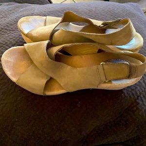 Clarks platform sandles soft leather